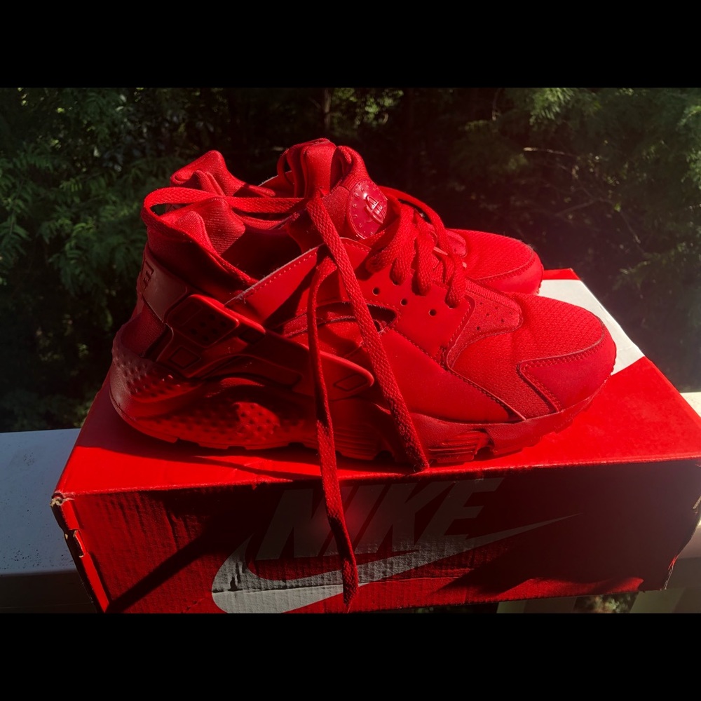 All red (University red) Nike huarache run